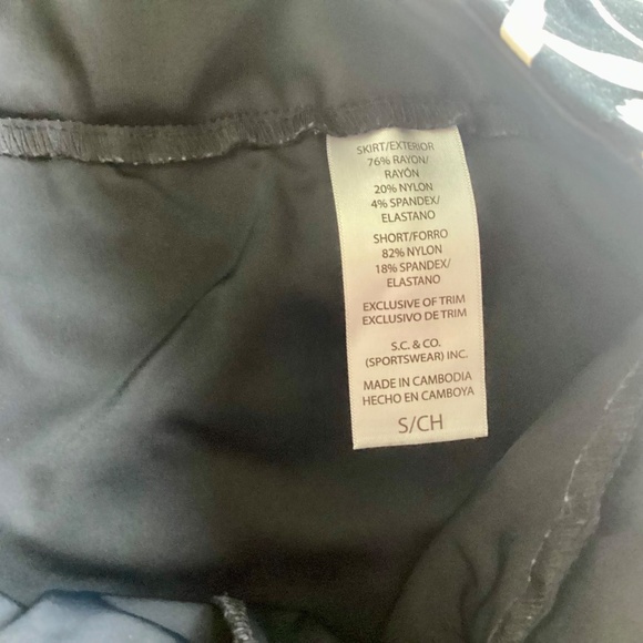 Women's S.C & Co. Black/White Floral tummy Control Pull On Skort/Skirt  S 17” - Picture 8 of 12